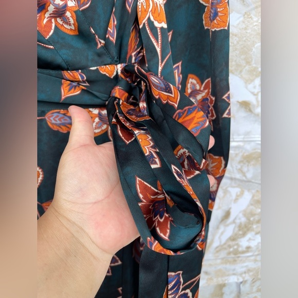 BCBGMAXAZRIA Floral Wrap Dress size medium - Picture 9 of 16